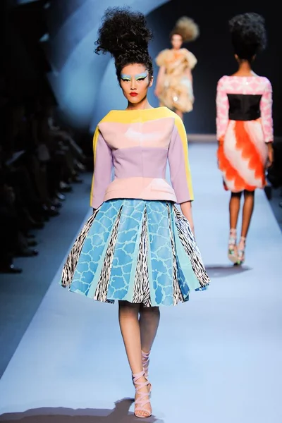 Look 10